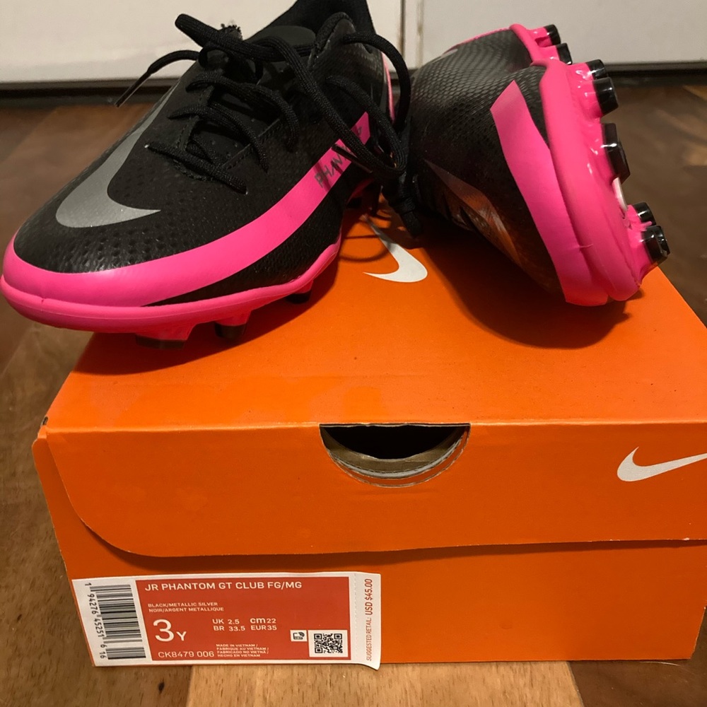 Brand new jr phantom got club soccer cleats